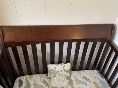 Convertible Crib And Dresser - Thumbnail 3