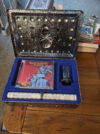 EDDIES ARCHIVE - Thumbnail 2