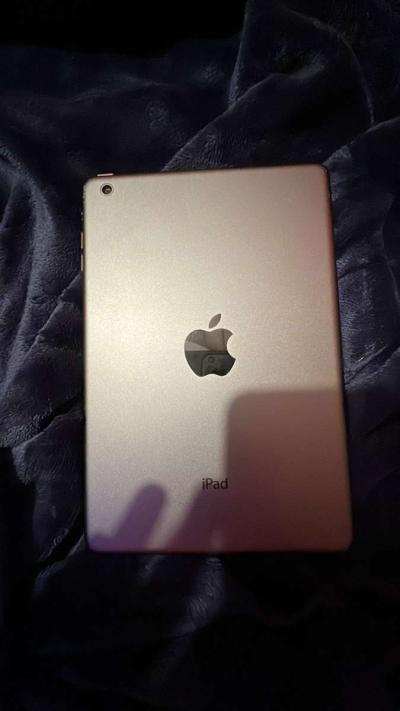 iPad and Lenovo tab - Thumbnail 4