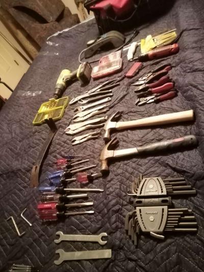 Husky tool bag with assorted tools - Thumbnail 4