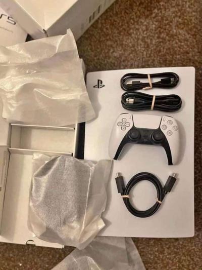 PlayStation 5 - Thumbnail 4