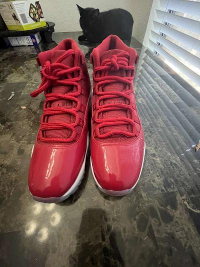 GYM RED 11s NEVER WORN size 95 - Thumbnail 4