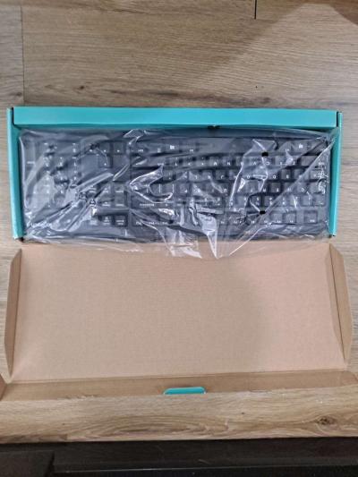 Logitech keyboard - Thumbnail 2