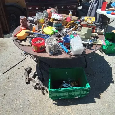 yard sell - Thumbnail 2