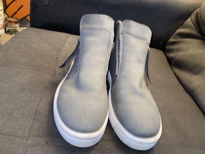 womens shoes size 10M - Thumbnail 4