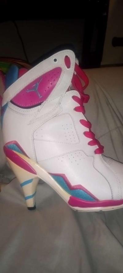 womans Jordan high heel boots - Thumbnail 3