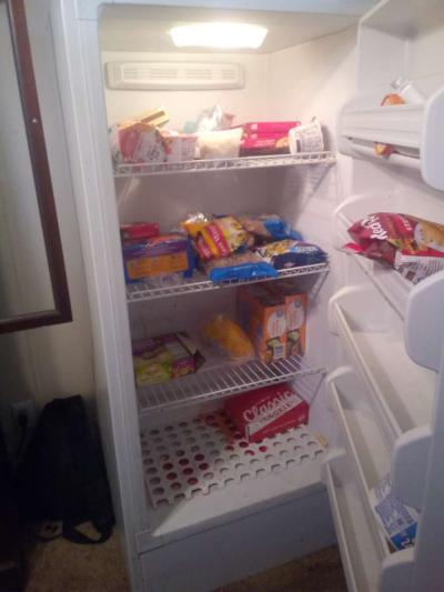 4 foot upright freezer white works great - Thumbnail 3