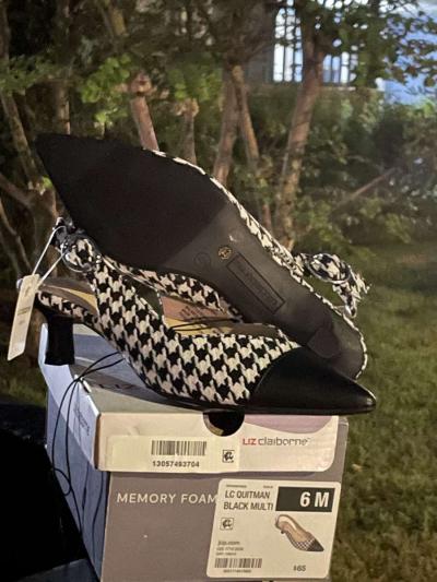 NEW SHOES - Thumbnail 4