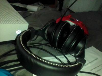 Xbox One S - Thumbnail 5