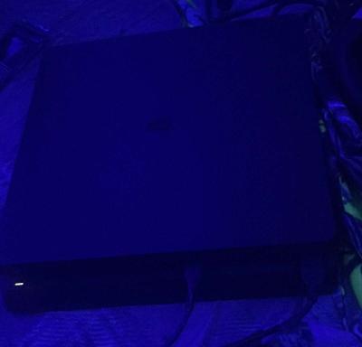 PlayStation 4 - Thumbnail 2