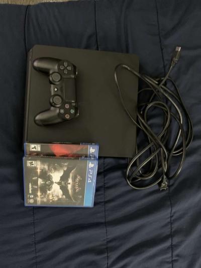 PlayStation 4 - Thumbnail 3