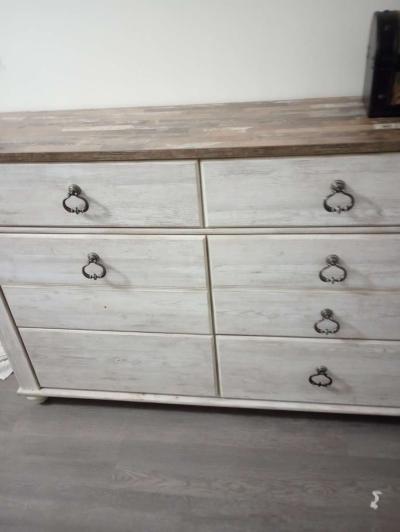 two bedroom apartment everything must go 2000 for everything - Thumbnail 4