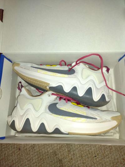 Nike shoes - Thumbnail 2