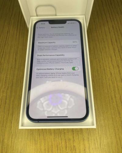 iPhone 13 - Thumbnail 2