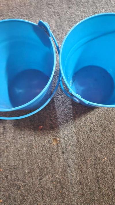 Small blue buckets perfect for pens on the desk - Thumbnail 6