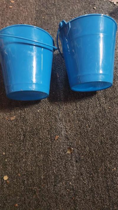 Small blue buckets perfect for pens on the desk - Thumbnail 5