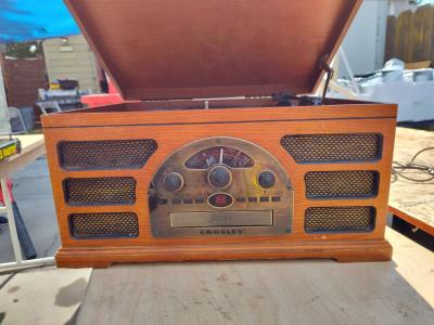 a record player and a AMFM - Thumbnail 2