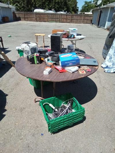 yard sell - Thumbnail 5