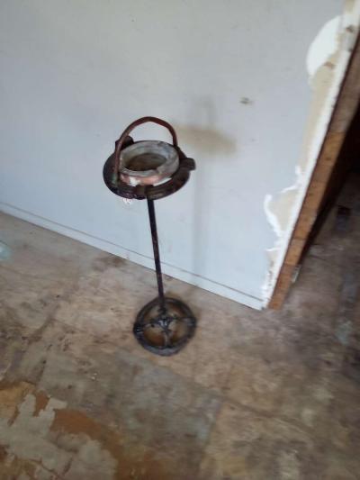 I am selling this stuff that can be put in the office like - Thumbnail 4