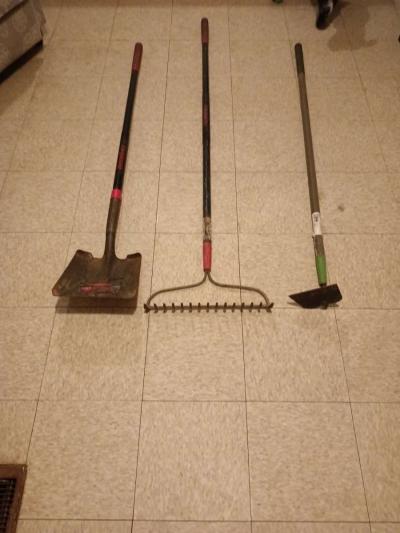 shovels rakes hoe headge trimers probe ro