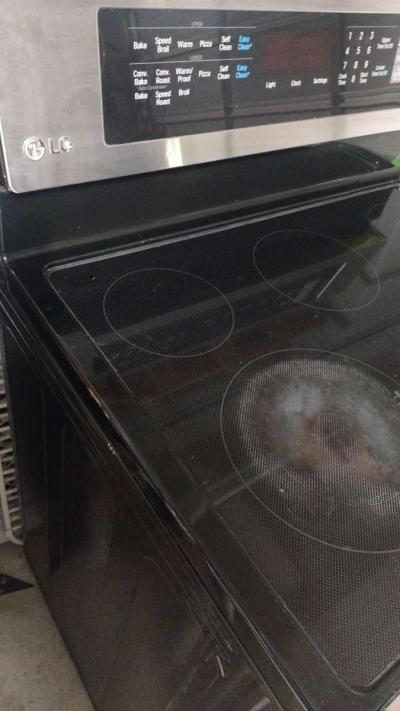 LG Electric stove oven - San Antonio, Texas
