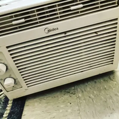 Air conditioner 5000 BTU Midea brand - San Antonio, Texas