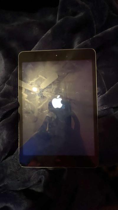 iPad and Lenovo tab - Thumbnail 3