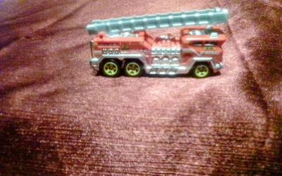 Hot wheels 5 alarm Fire truck Redgray ladder - Thumbnail 2