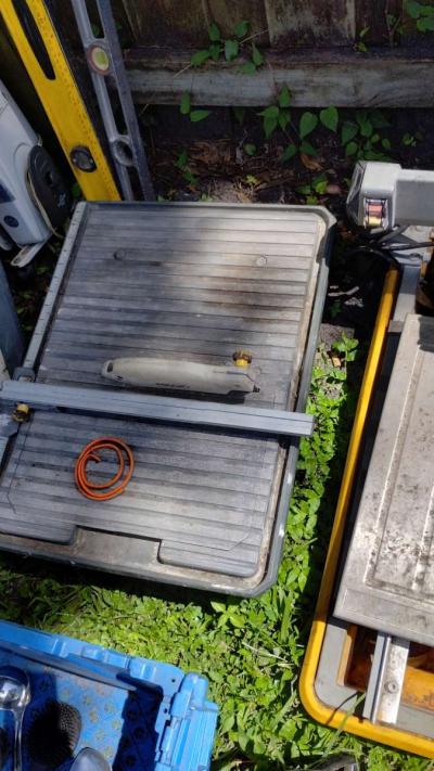 table saw and hood for over the stove and levels - Thumbnail 4