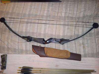 Fred Bear Signature Jennings Bow with 9 Arrows and Tips - Thumbnail 2