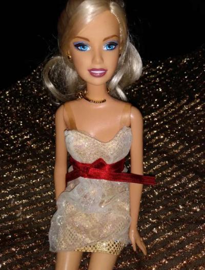 holiday Barbie doll - Thumbnail 2