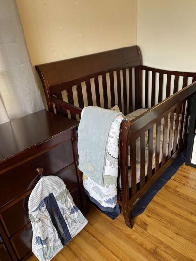 Convertible Crib And Dresser - Thumbnail 5