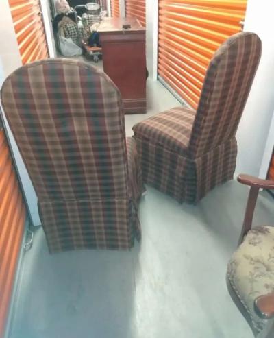 beautiful 2 accent chairs - Thumbnail 4