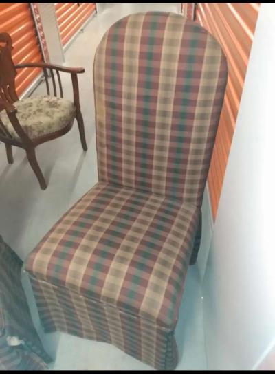 beautiful 2 accent chairs - Thumbnail 3