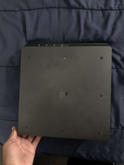 PlayStation 4 - Thumbnail 4