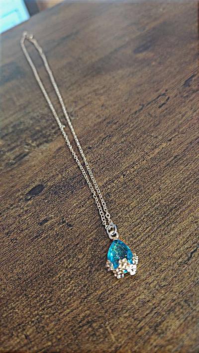 a necklace - Thumbnail 2