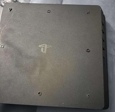 ps4 with 2 controllers - Thumbnail 2