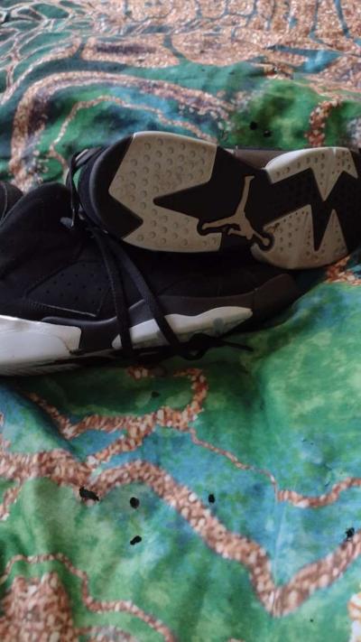 Jordans size 2y3y both pairs - Thumbnail 4