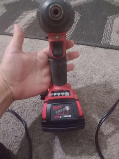 Milwaukee hex hydraulic driver and hex driver - Thumbnail 3