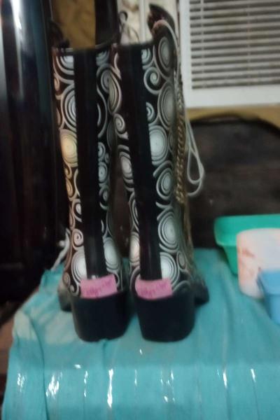 ladies new beautiful rubber boots size 8 - Thumbnail 3
