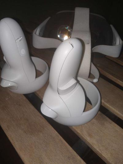 Meta quest 2 VR - Thumbnail 3