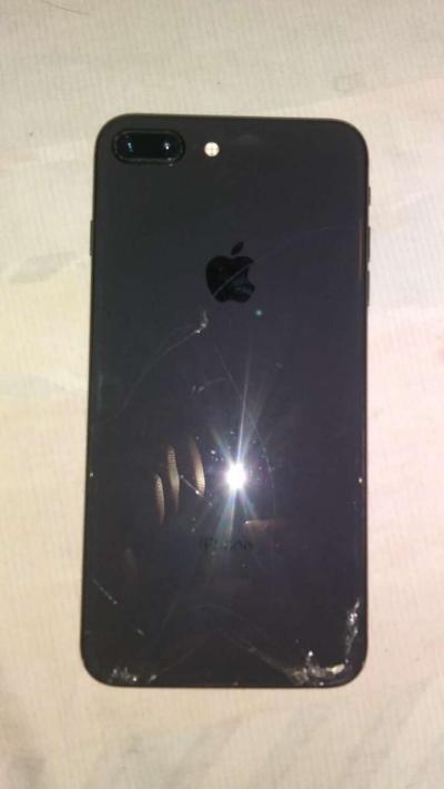 iPhone 8 Plus - Thumbnail 2