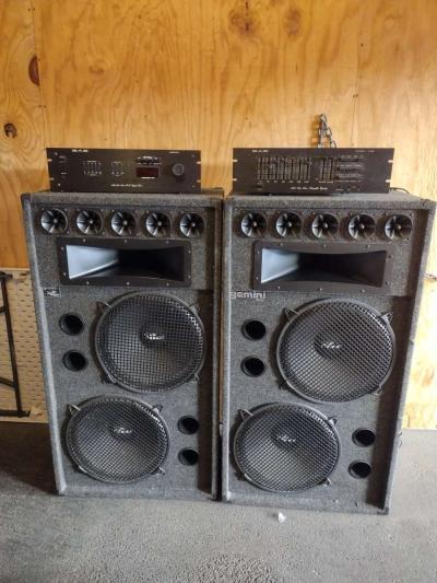 two Gemini MB speakers with equipment - Thumbnail 2