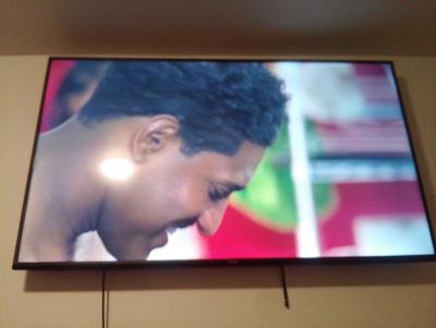 70 inc Vizio TV - Thumbnail 3