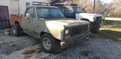 1984 dodge D150 Regular Cab short bed - Thumbnail 3