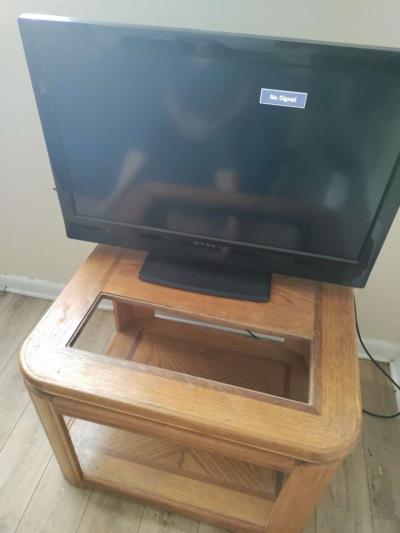 dynex TV comes with TV stand - Thumbnail 3