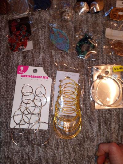62 pairs of various brands of earrings they are all NIP - Thumbnail 4