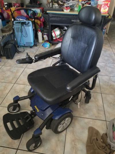 jazzy power chair - Thumbnail 2