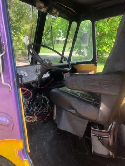 1967 Grumman Box Truck - Thumbnail 2