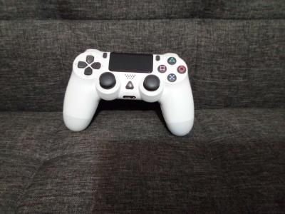 PS4 controllers - Thumbnail 3